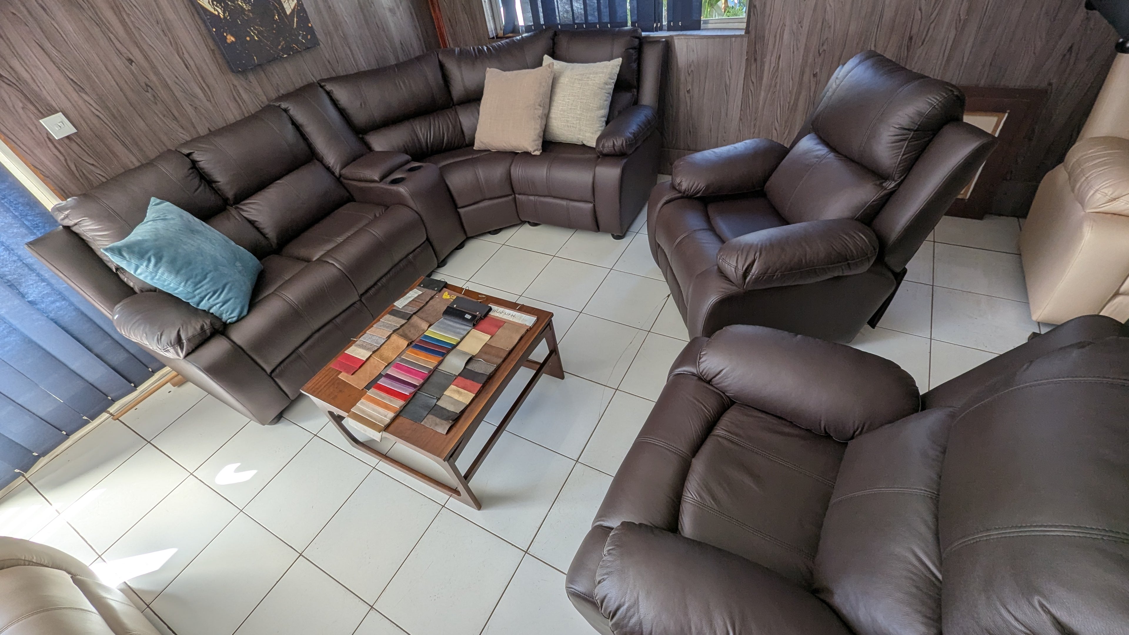 Modular 4-Seater Corner Lounge Suite with Movable Console & Optional Recliners